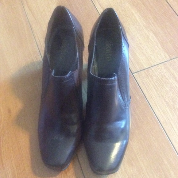 Vintage Heeled Loafers - Picture 7 of 8